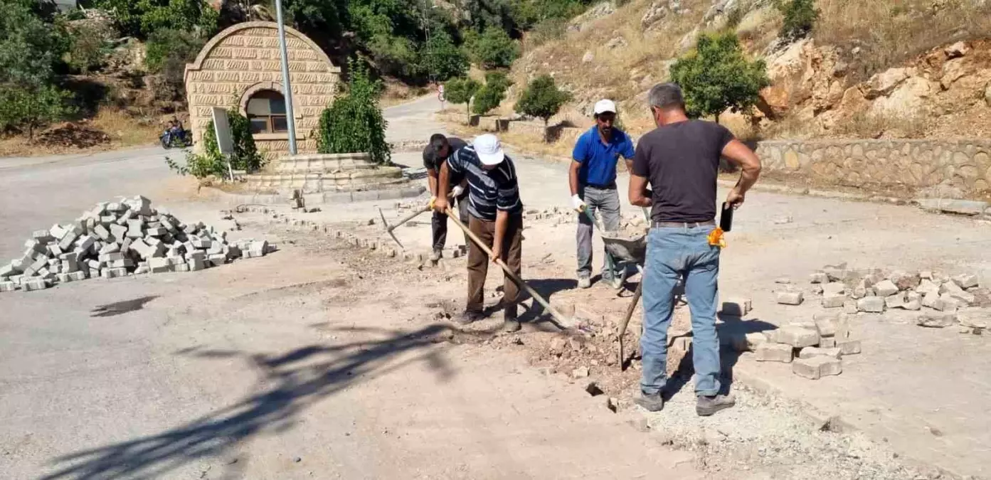 Adıyaman\'ın Gölbaşı Belediyesi Doğa Parkı\'nda Çevre Düzenlemesi Yapıyor