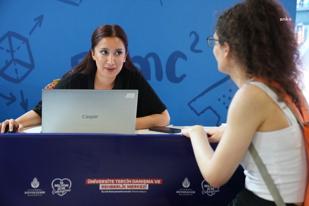 İBB, YKS\'ye giren gençlere ücretsiz tercih danışmanlığı hizmeti verdi