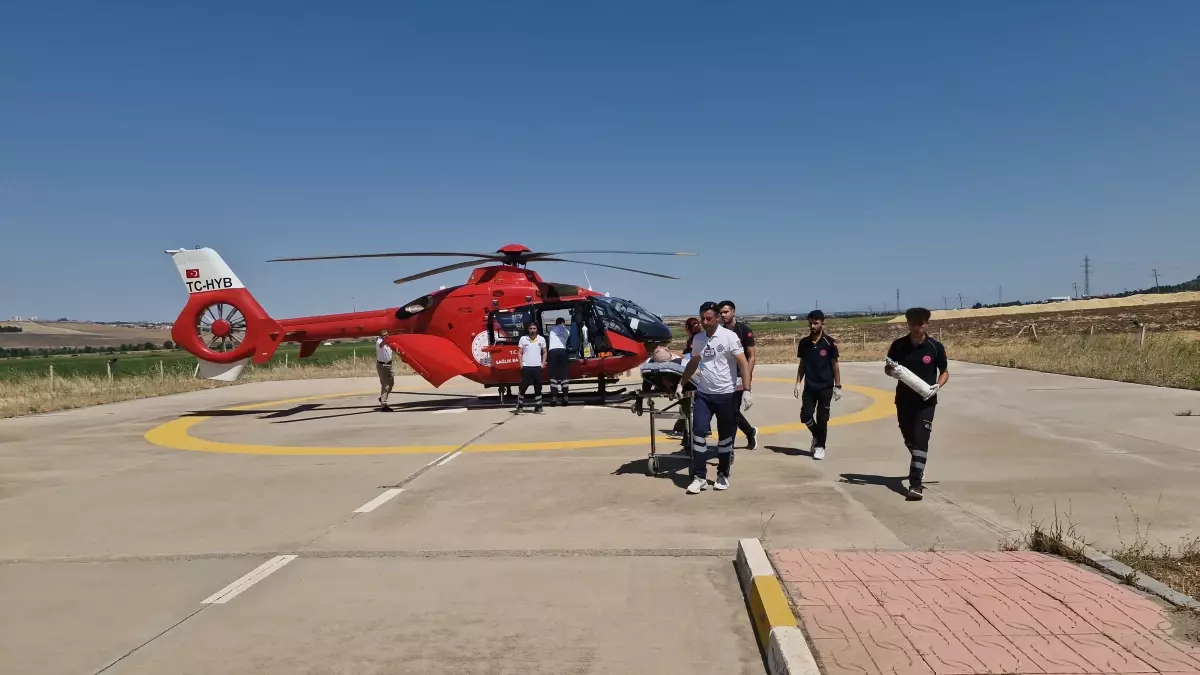 Diyarbakır\'da Kalp Krizi Geçiren Yaşlı Adam Ambulans Helikopterle Hastaneye Yetiştirildi