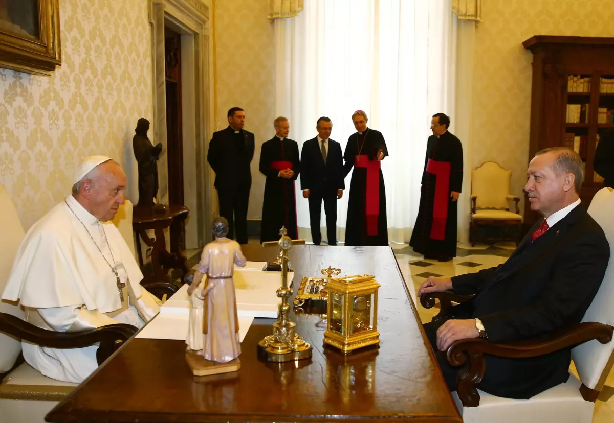 Papa Francis\'in açılış törenine yönelik üzüntüsü, Erdoğan\'ın politik başarısı olarak değerlendirildi