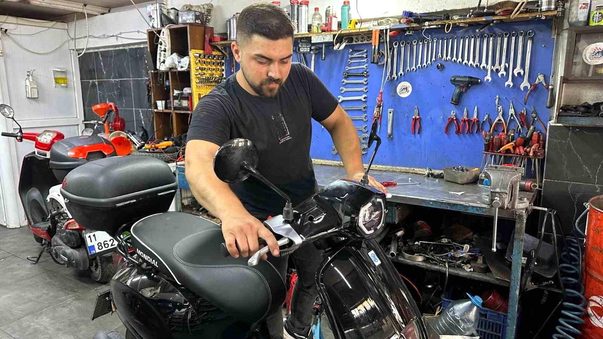 Motosiklet Tamircileri: İş Yoğunluğu Yılın Her Döneminde Sürüyor