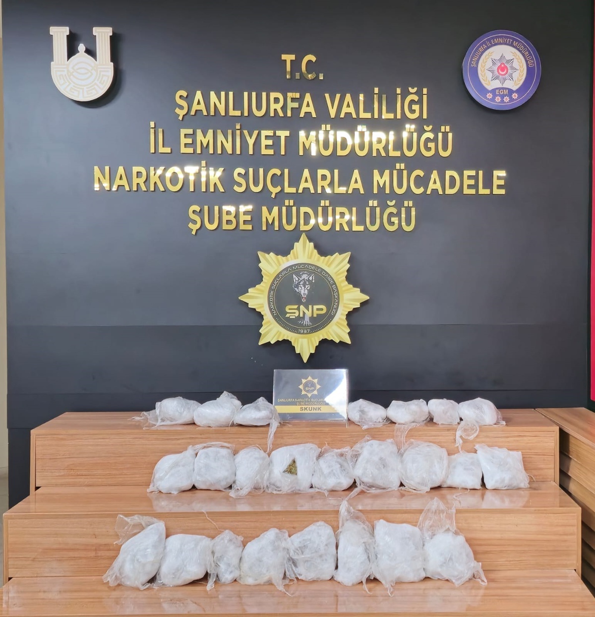 Şanlıurfa\'da Otomobilde 13 Kilo Skunk Ele Geçirildi