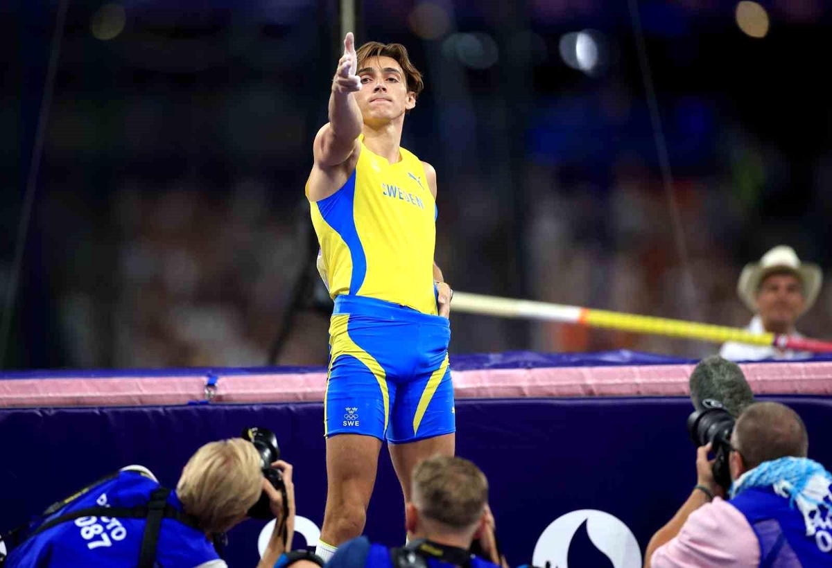 Armand Duplantis Paris 2024 Olimpiyat Oyunları\'nda hem olimpiyat hem de dünya rekoru kırdı
