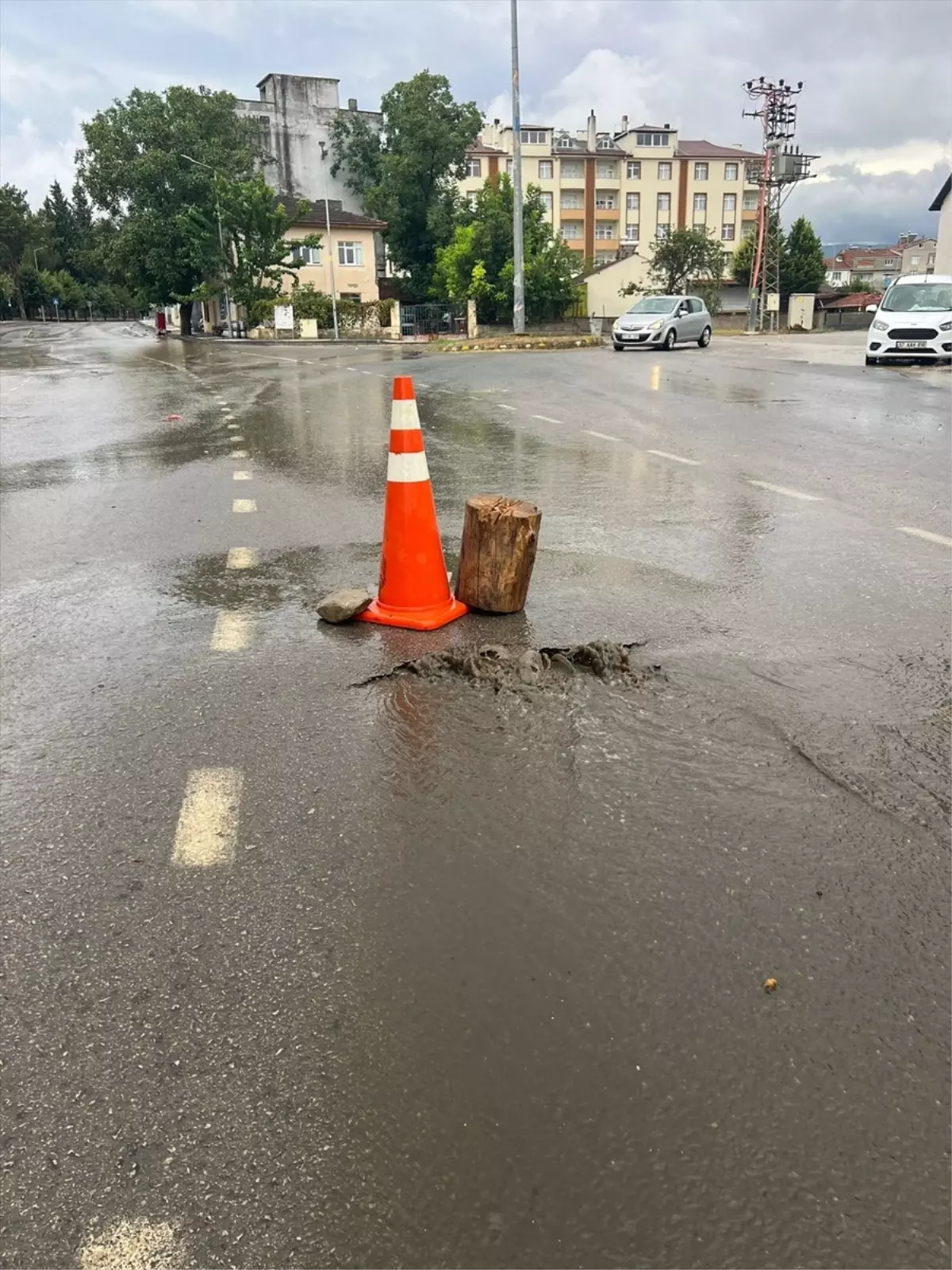 Sinop\'un Saraydüzü ilçesinde sağanak sonucu sel meydana geldi