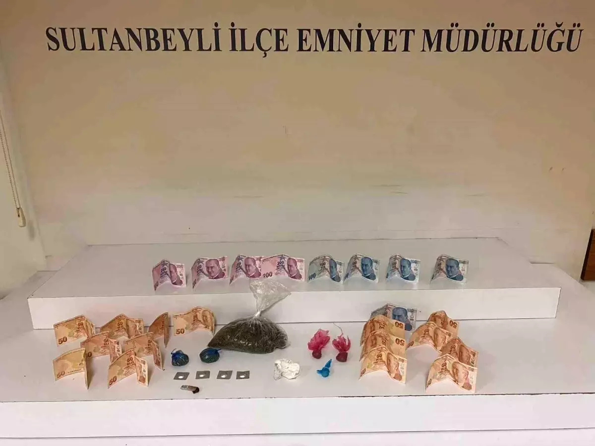 Sultanbeyli\'de Uyuşturucu Operasyonu: 8 Şüpheli Yakalandı