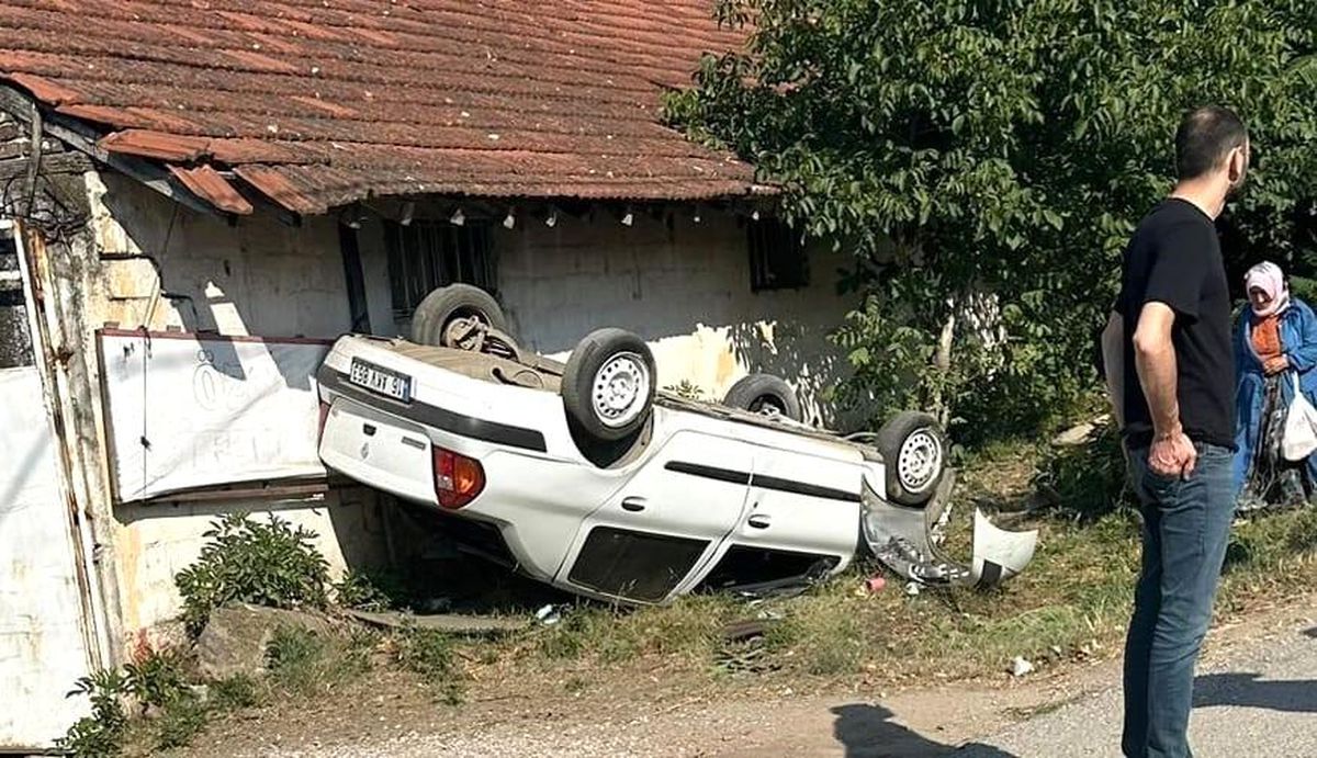 İnegöl\'de Otomobil Takla Attı: Sürücü ve Eşi Yaralandı