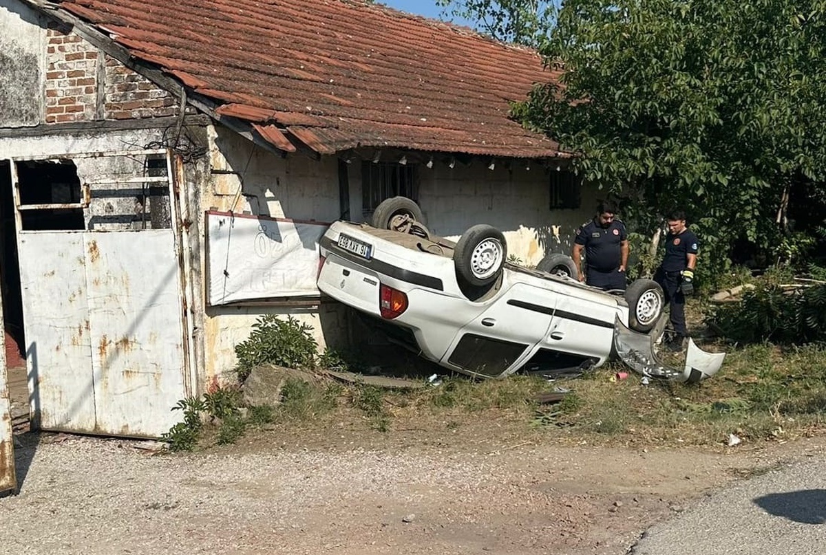 İnegöl\'de otomobil takla attı, sürücü ve eşi yaralandı