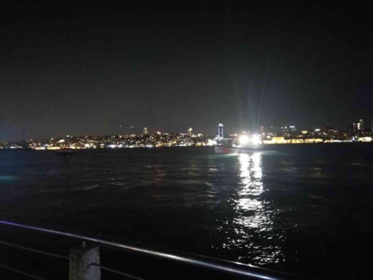 Üsküdar'da denize düşen genç kadından ses yok! Arama çalışmaları sürüyor