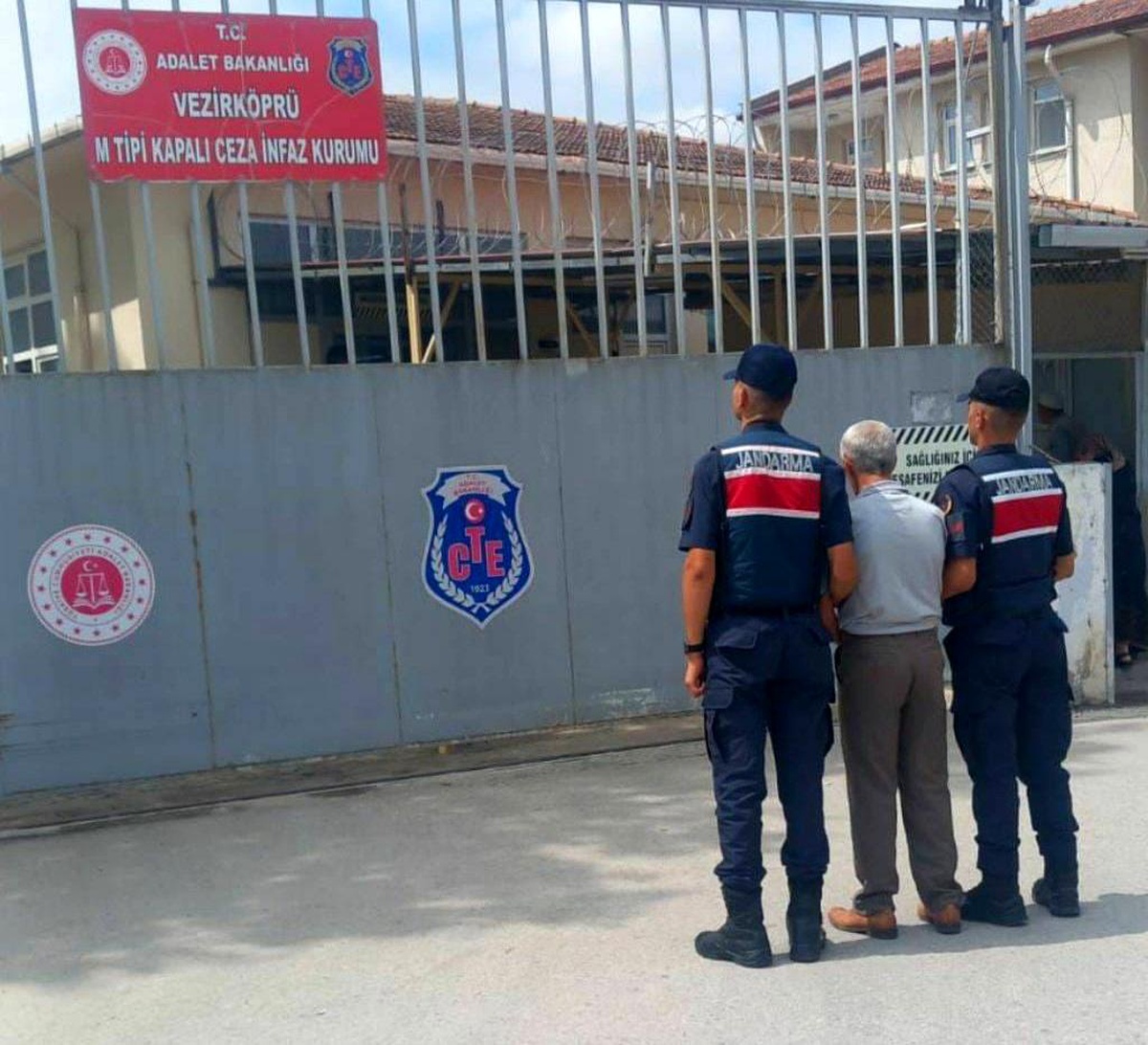 Vezirköprü\'de dolandırıcılık suçundan aranan şahıs yakalandı