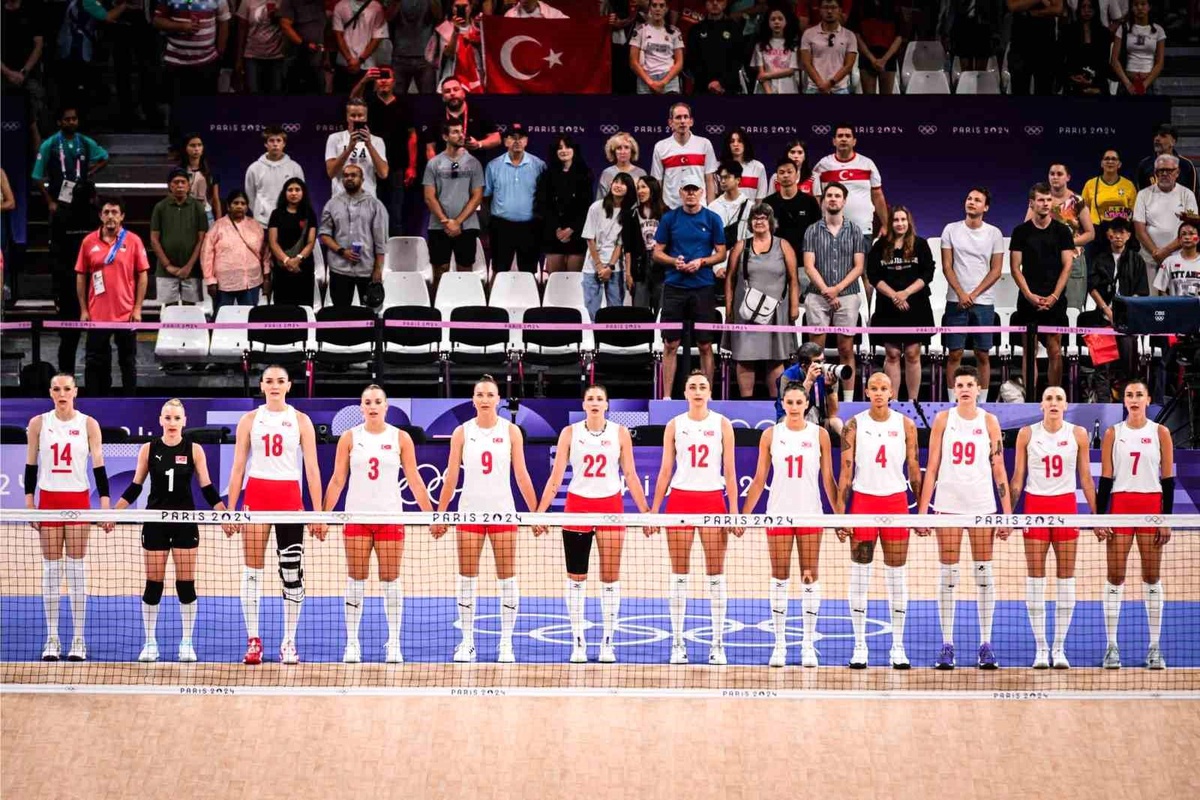 A Milli Kadın Voleybol Takımı Çin\'i mağlup ederek yarı finale yükseldi