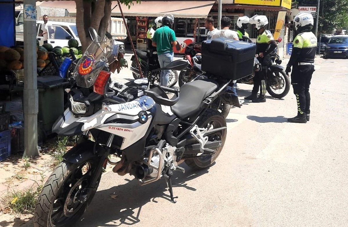 Alanya\'da yapılan denetimlerde 22 sürücüye ceza uygulandı