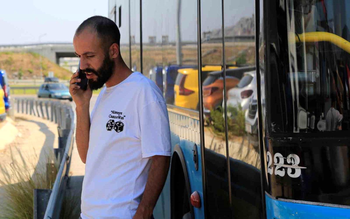 Antalya\'da Trafikte Tartışma: Otobüs Şoförü Darp Edildi