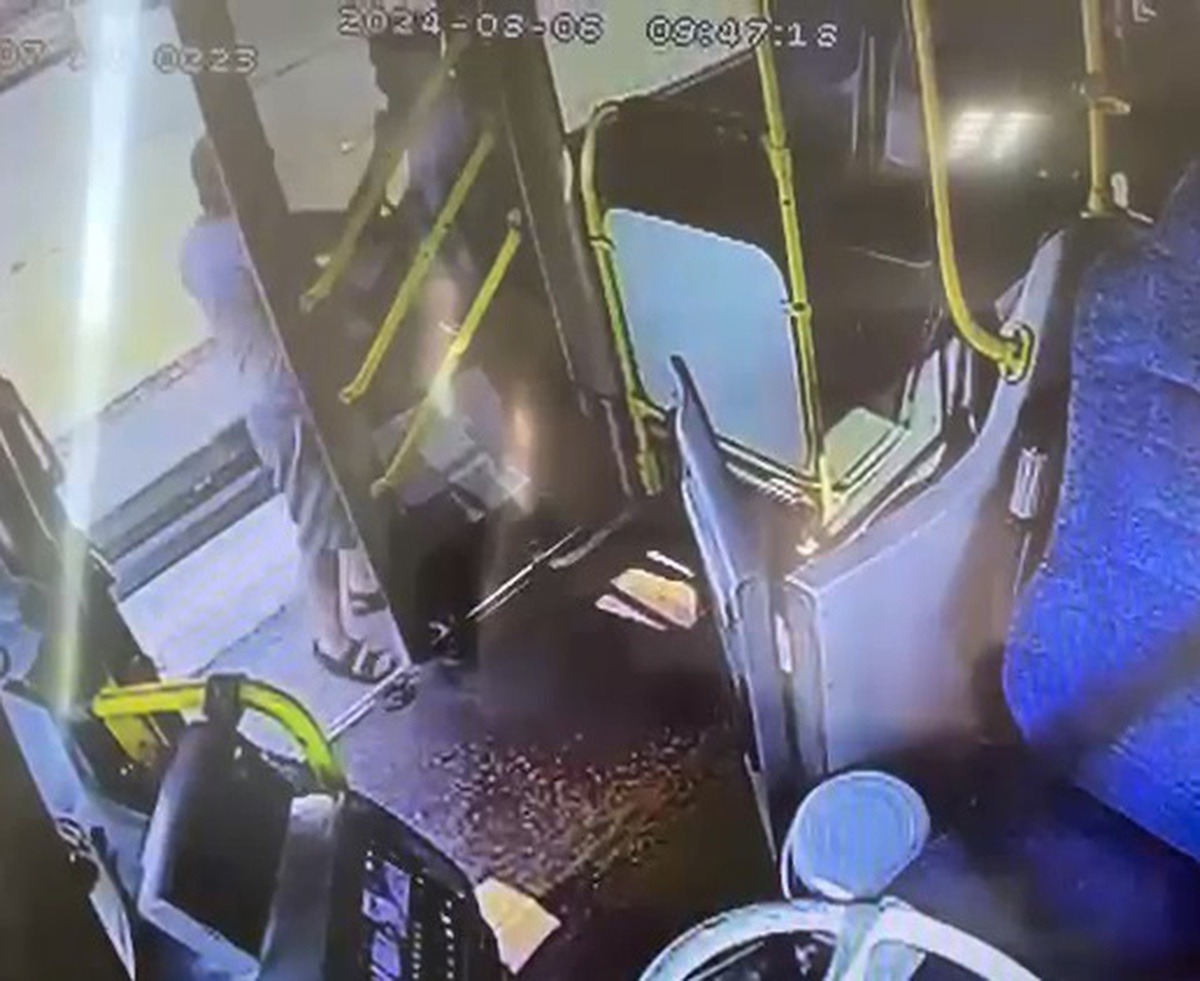 Antalya\'da Otobüs Şoförüne Saldıran Şahsın Görüntüleri Ortaya Çıktı