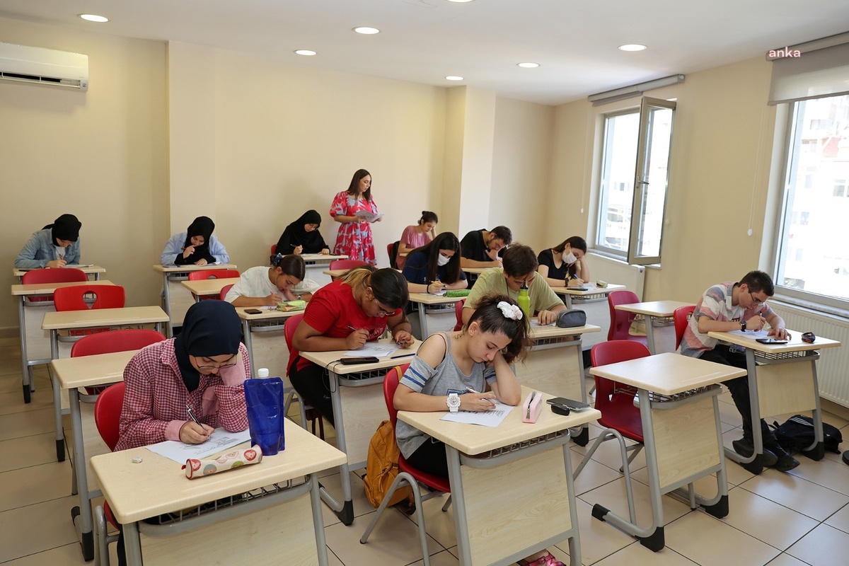 Ataşehir Belediyesi\'nden Üniversite Sınavı Hazırlığına Destek