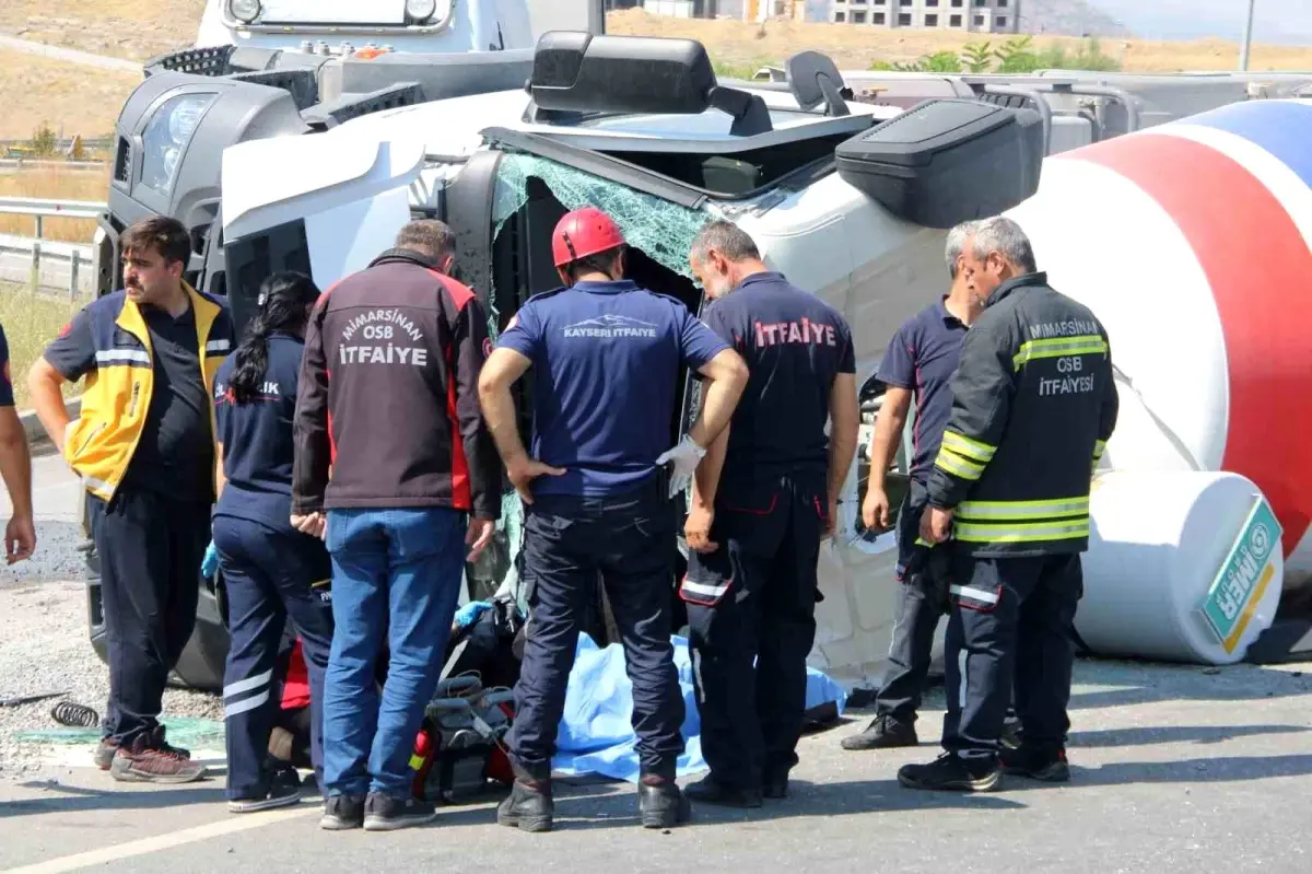 Kayseri\'de beton mikseri devrildi, şoför hayatını kaybetti