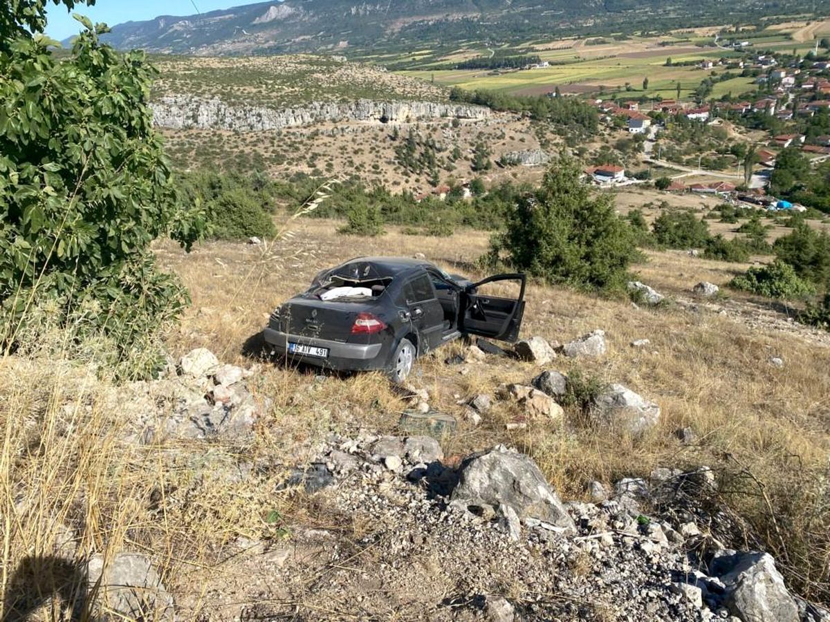 Bilecik\'te Otomobil Şarampole Devrildi, 1 Kişi Yaralandı