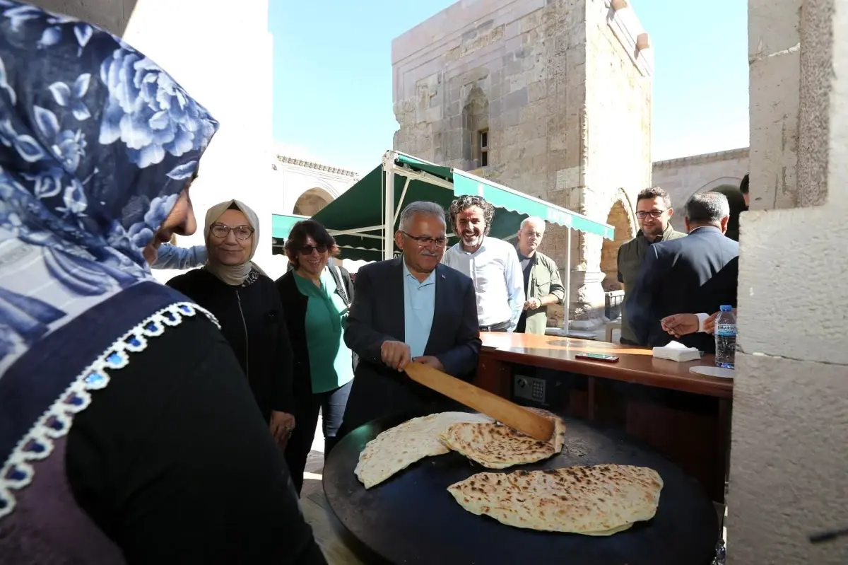 Kayseri Büyükşehir Belediye Başkanı, turistleri tarihi Sultanhanı\'na davet etti