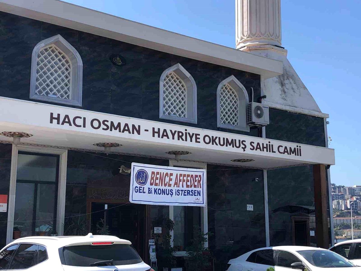 Bursa\'da Sahil Camii\'nin afişi ilgi çekti