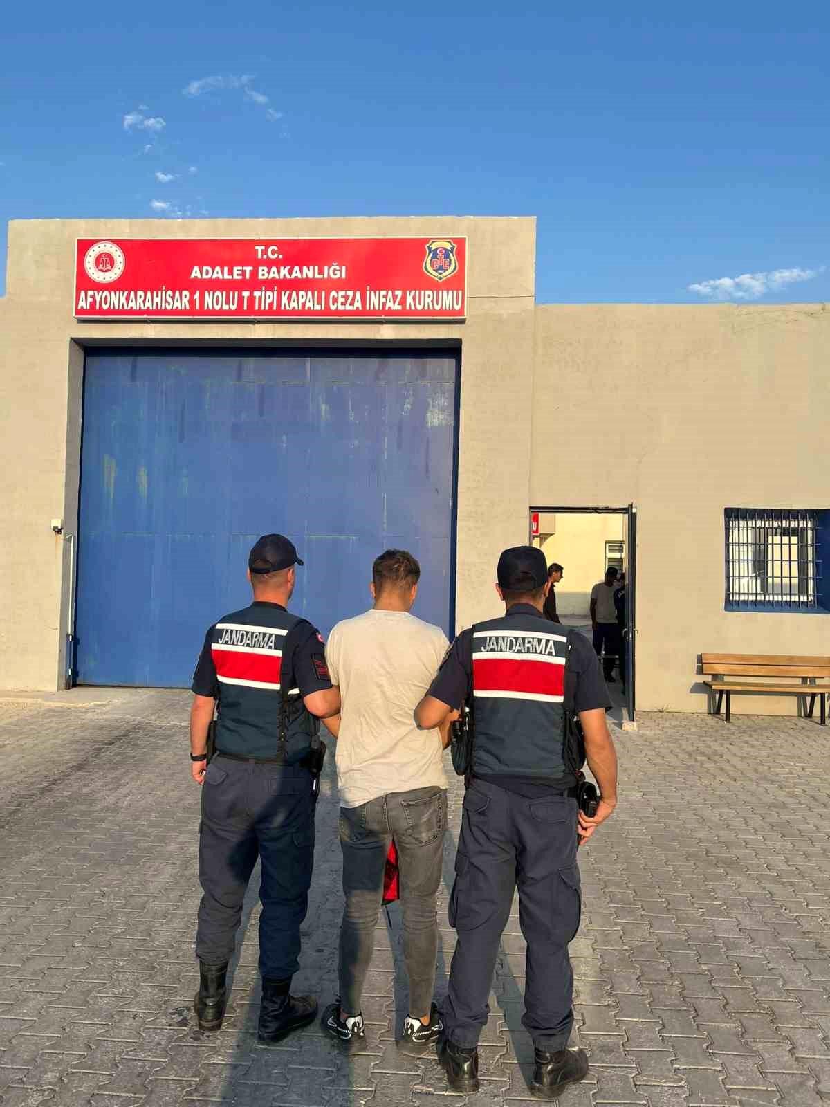 Afyonkarahisar\'da Aranan Şahıs Jandarma Tarafından Yakalandı