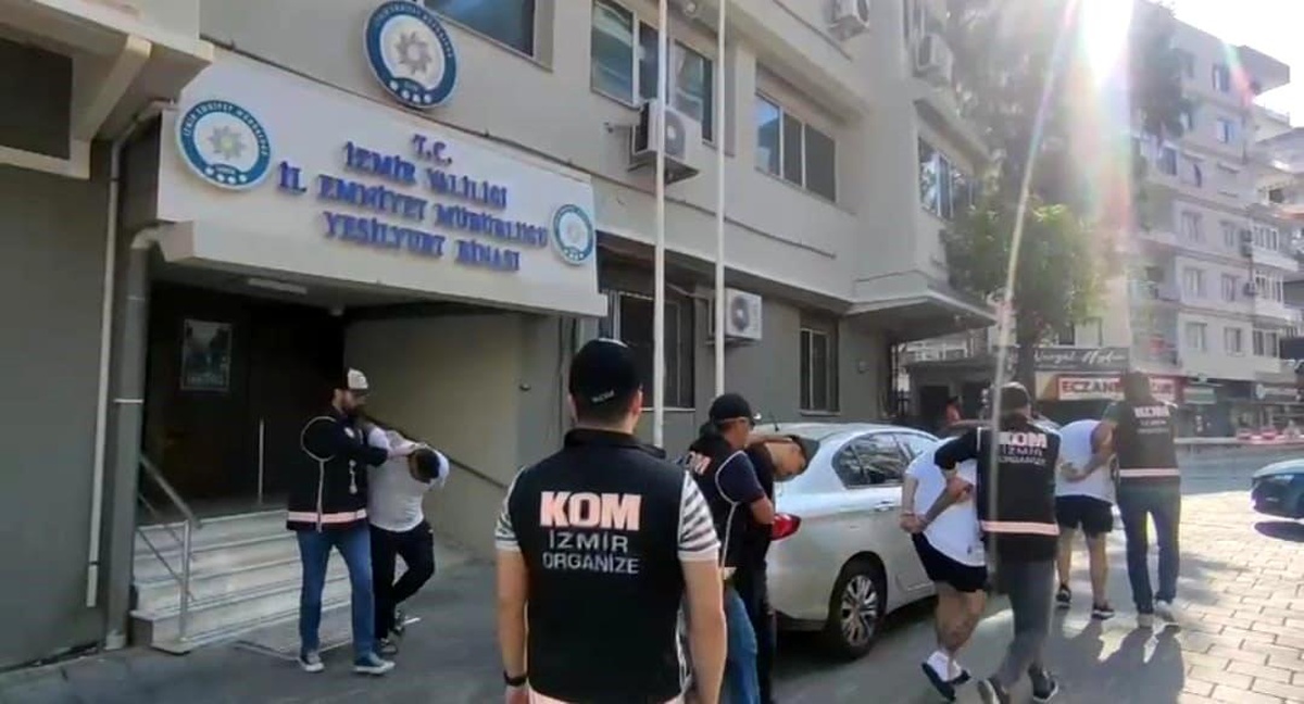 İzmir\'de Oto Galeri ve Kuyumcu Dükkanına Kurşunlama Olayında 6 Zanlı Tutuklandı