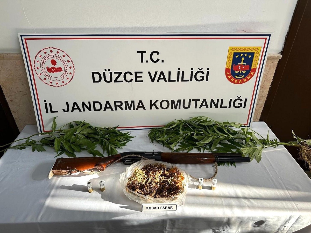 Düzce\'de Uyuşturucu Operasyonu: 10 Kişi Hakkında İşlem Yapıldı