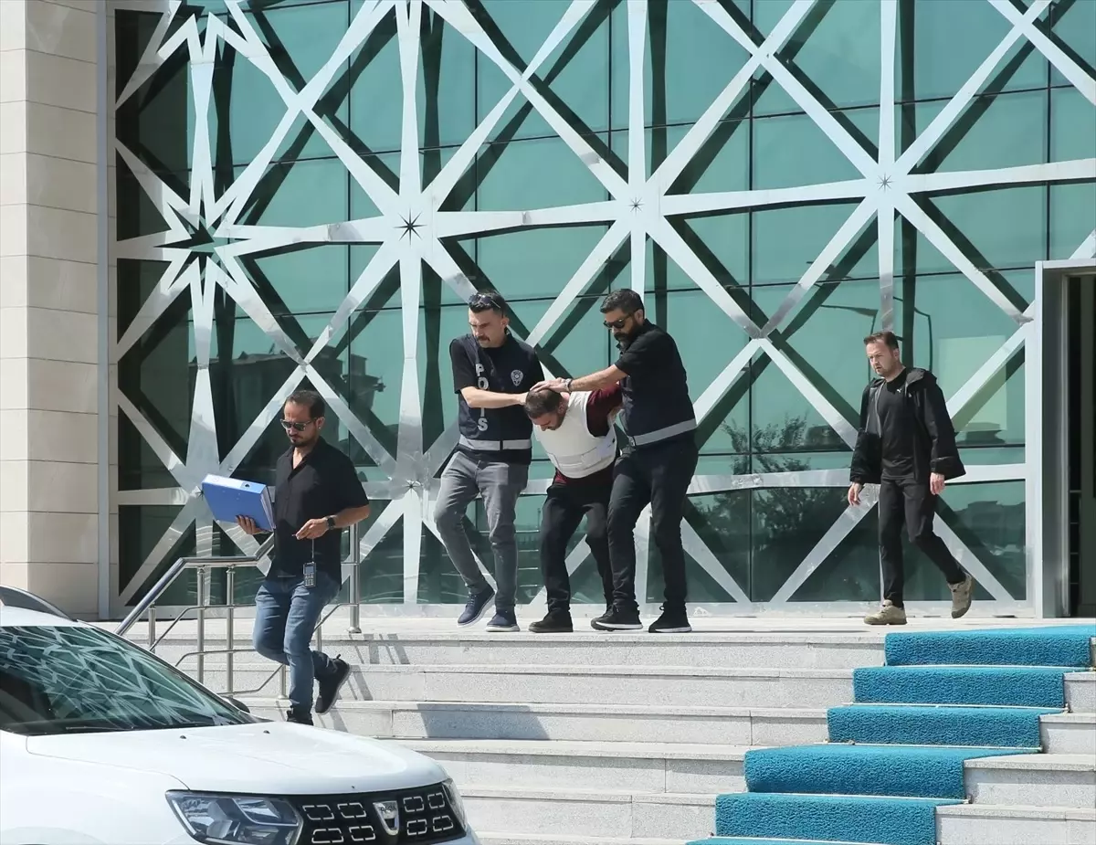 Kars\'ta silahlı kavga sonucu ölüm: Zanlı yurt dışına kaçarken yakalandı