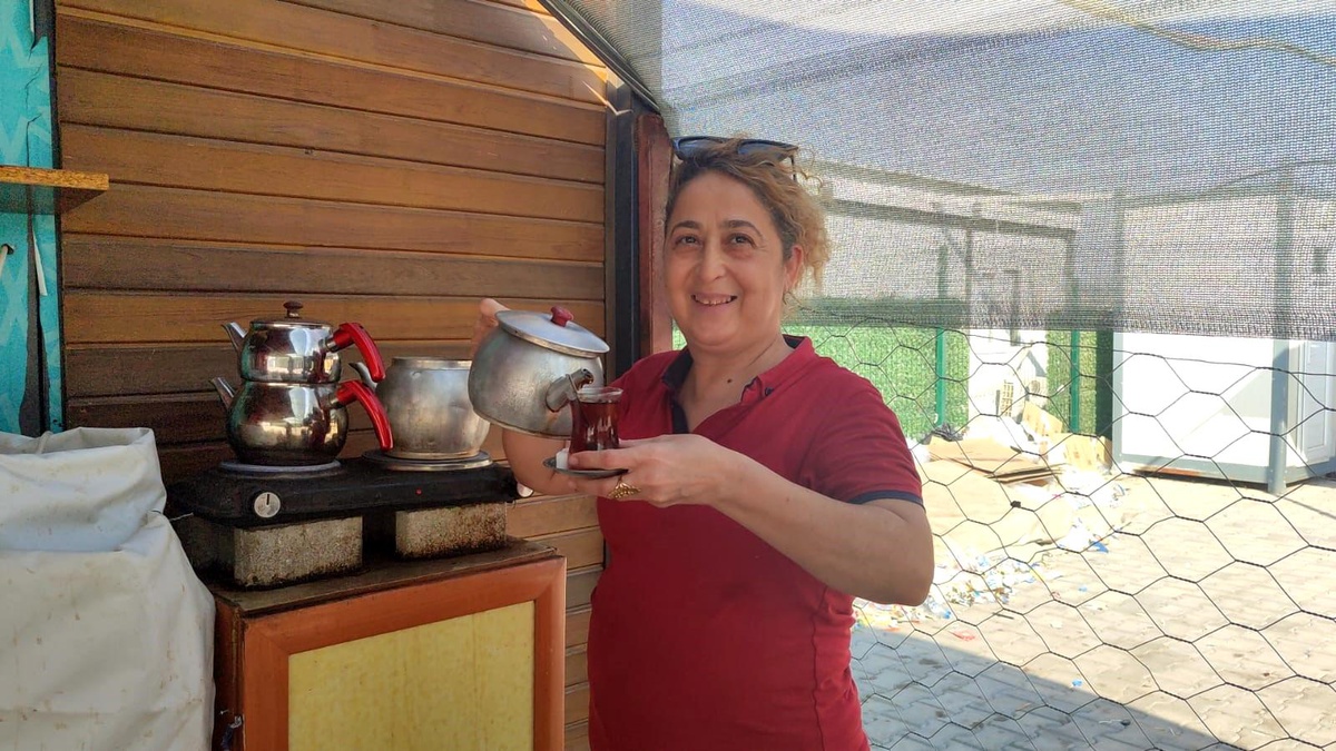 Depremzedelerin Konteyner Çay Evi