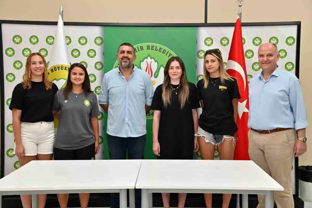 Manisa Büyükşehir Belediyespor Kadın Voleybol Takımı 3 yeni transfer yaptı