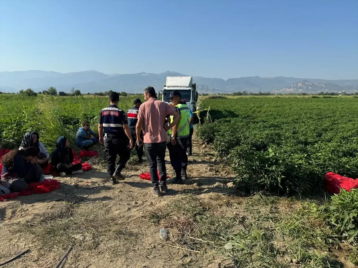 Manisa\'da kamyonun altında kalan çocuk hayatını kaybetti, sürücü öldü