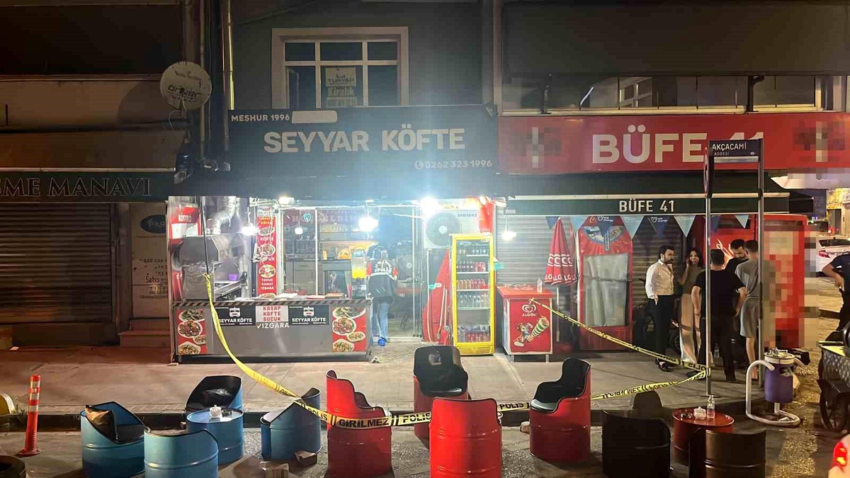 İzmit\'te Motosikletli Şüpheliler Köfteci Dükkanına Ateş Açtı