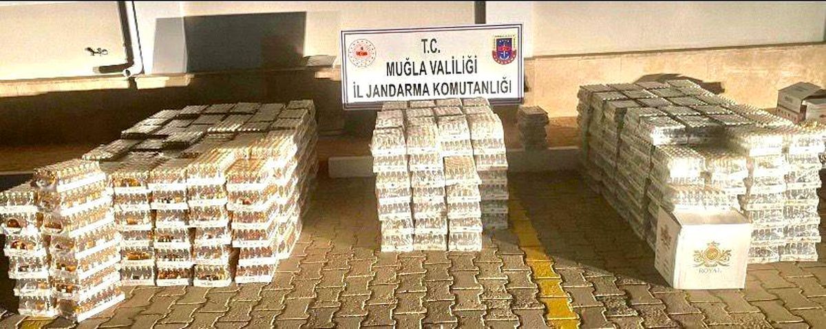Fethiye\'de Kaçak İçki Operasyonu: 26 Bin 699 Şişe Ele Geçirildi