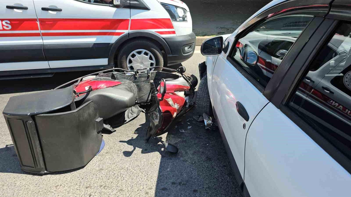 Zonguldak\'ta otomobil-motosiklet çarpışması: Motosiklet sürücüsü yaralandı