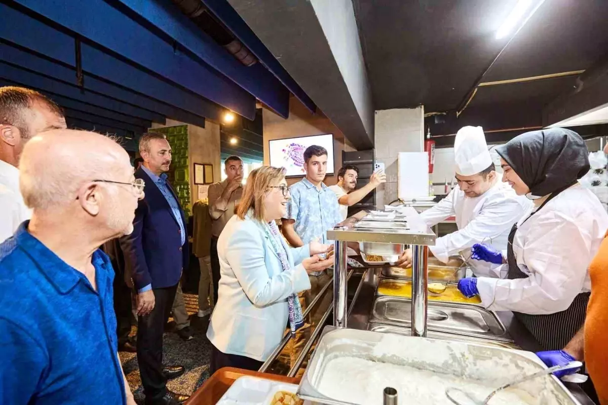 Gaziantep Büyükşehir Belediye Başkanı Fatma Şahin Restoranda Vatandaşlarla Buluştu