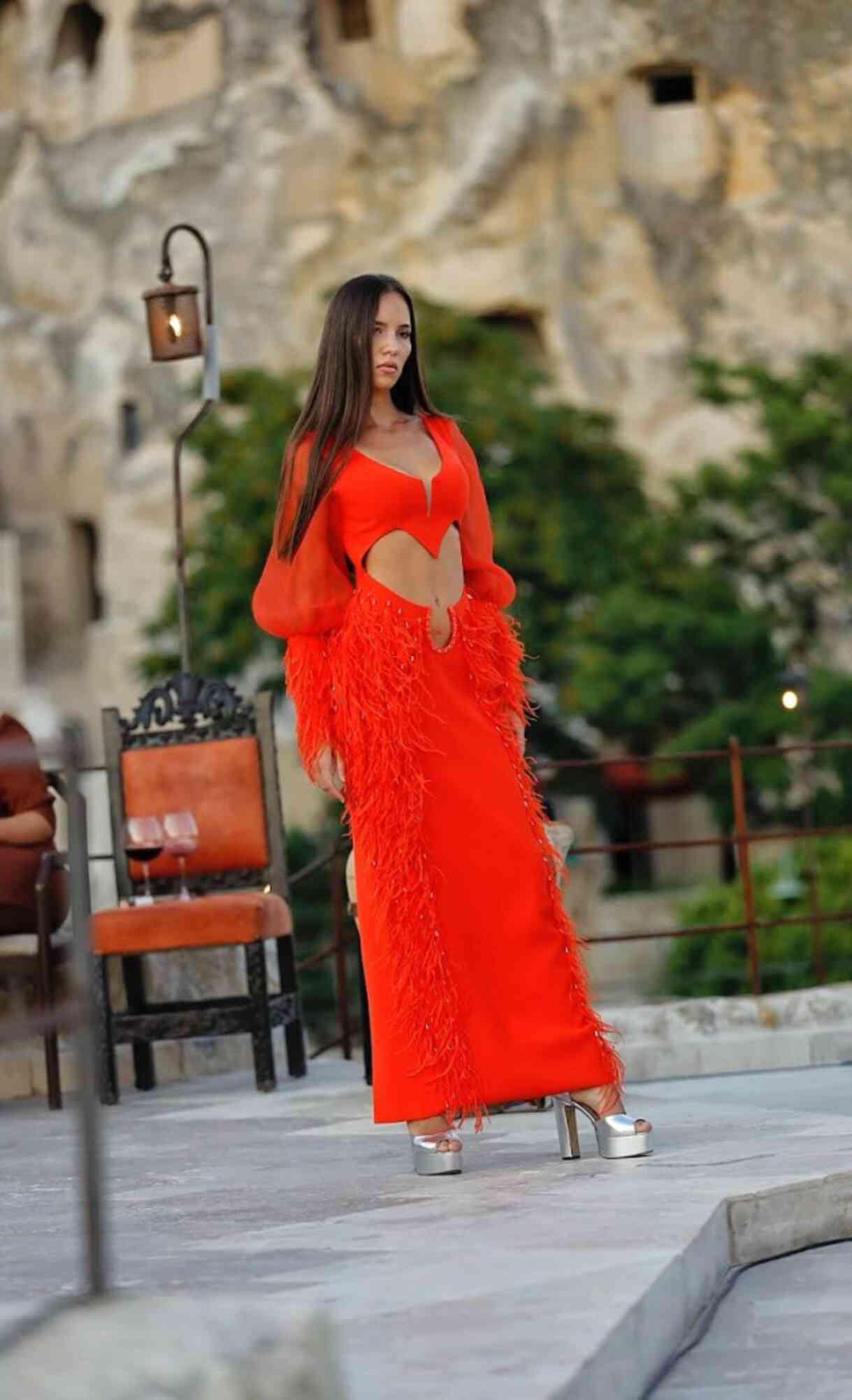 Ünlü Modacı Emrullah Köroğlu'nun Fashion Week Cappadocia Defilesi Büyüledi