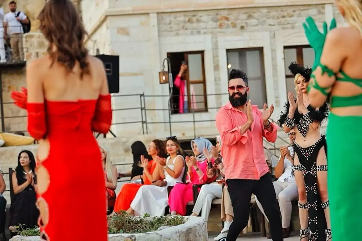 Ünlü Modacı Emrullah Köroğlu\'nun Fashion Week Cappadocia Defilesi Büyüledi