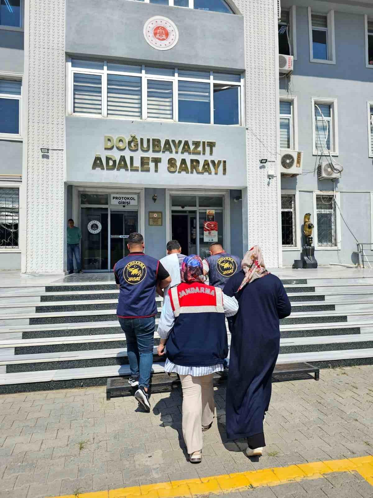 Ağrı\'da aranan iki şahıs yakalandı
