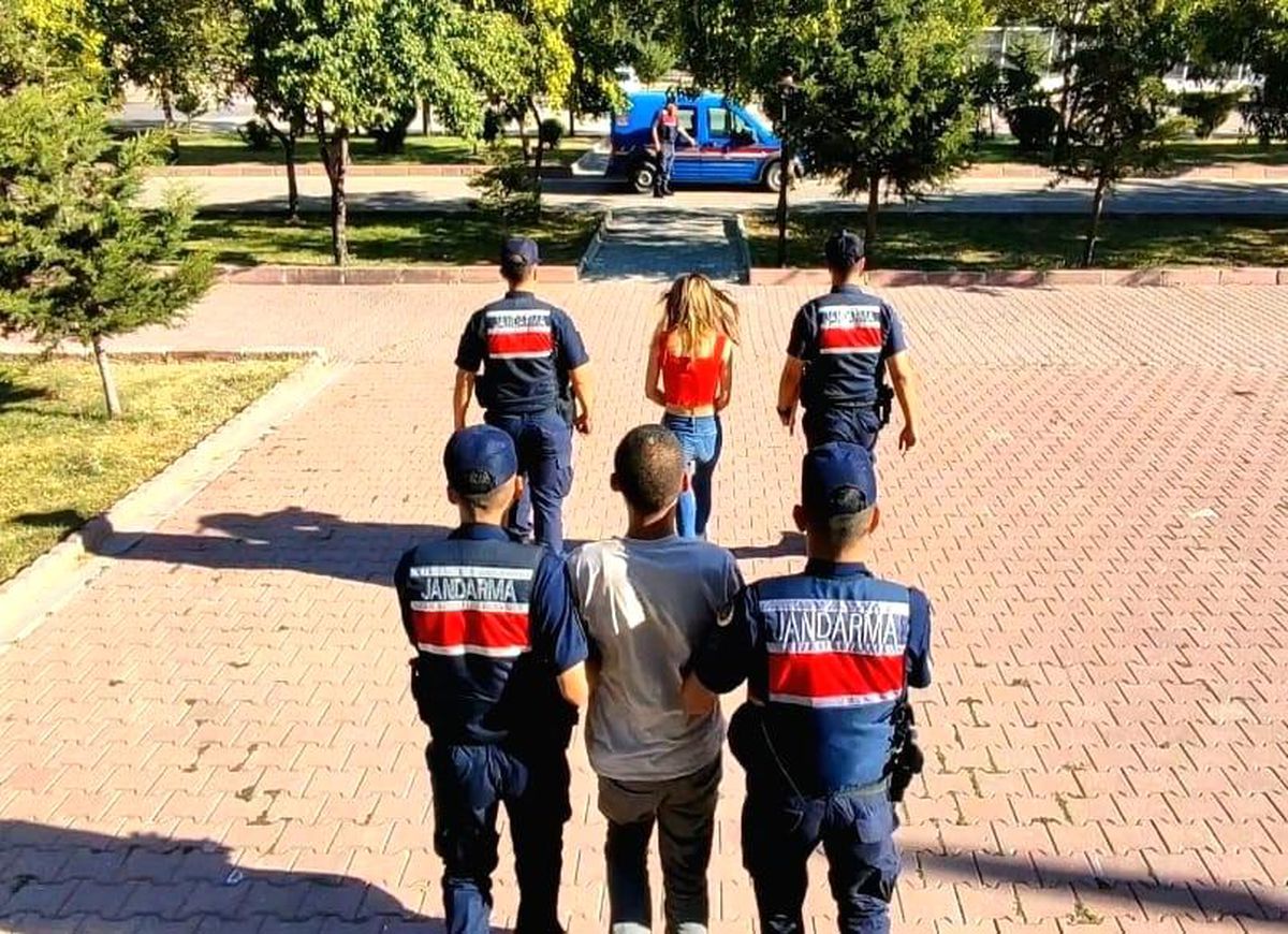 Aksaray\'da Uyuşturucu Operasyonu: 2 Şüpheli Tutuklandı