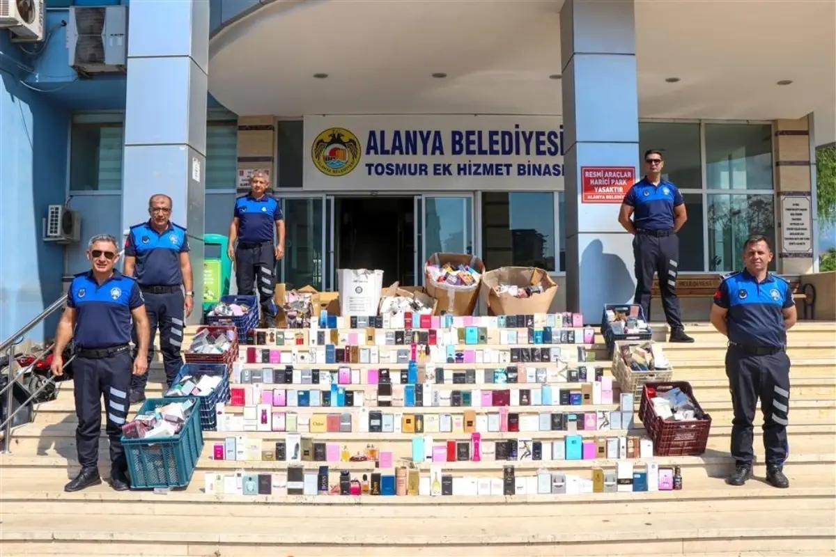 Alanya Belediyesi Zabıta Müdürlüğü 7 Bin 857 Şişe Sahte Parfüme El Koydu