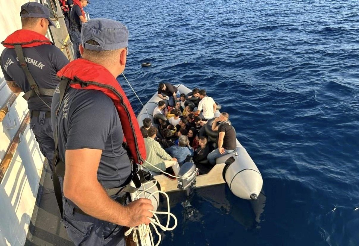 Çanakkale\'de 8\'i çocuk 26 kaçak göçmen yakalandı