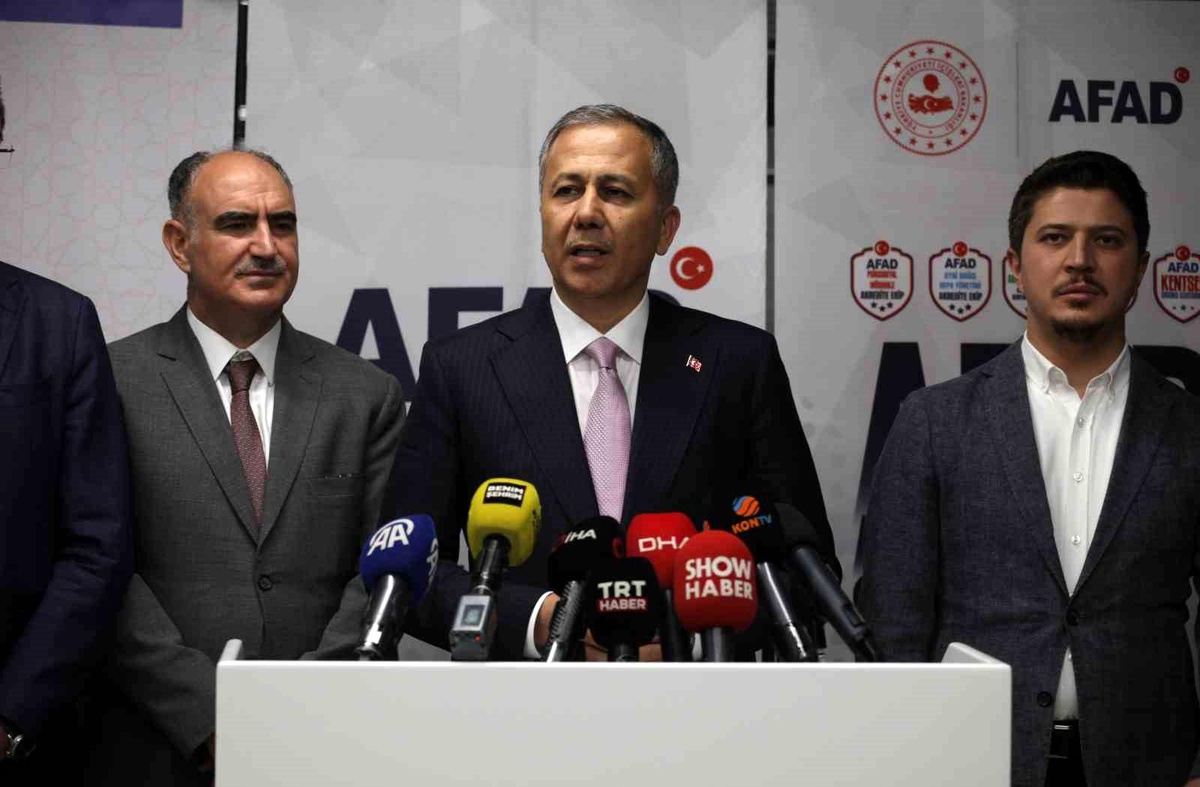 İçişleri Bakanı: Depremzedelerin Konutları İçin Kura Çekimleri Devam Ediyor