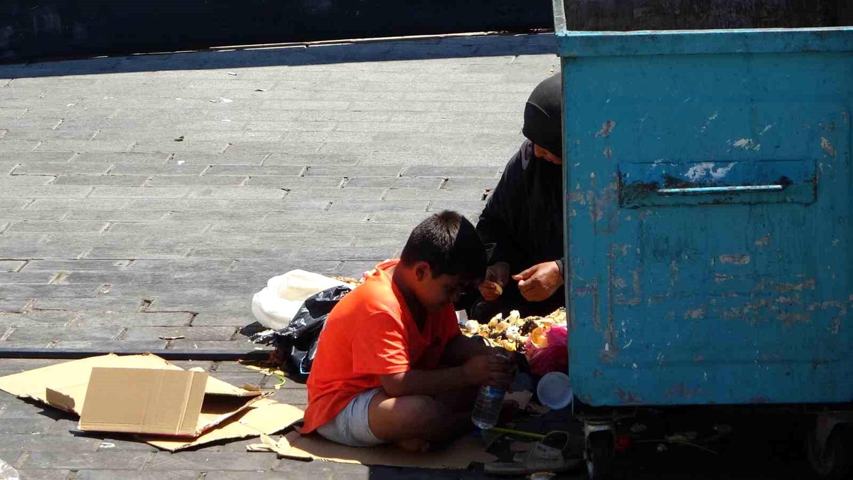 Beyoğlu\'nda Dilenci Kadın Turistleri Dolandırdı