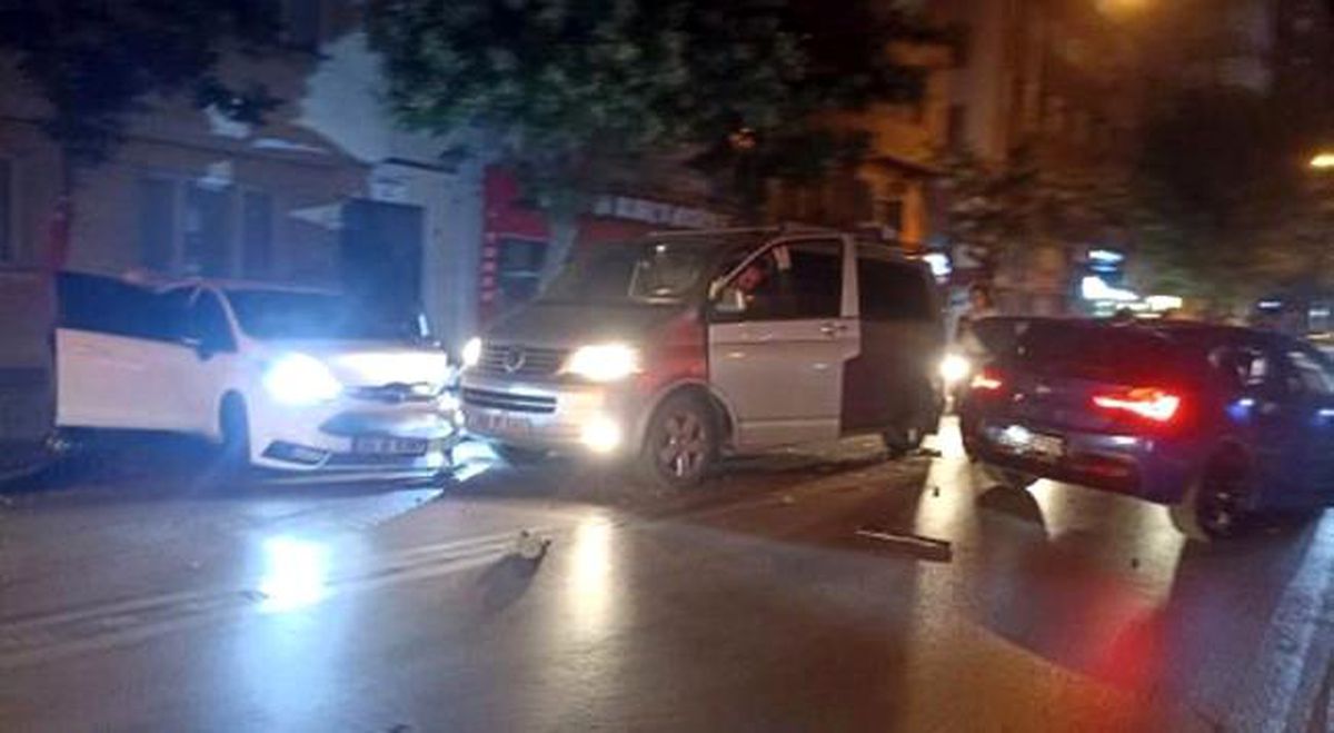 Eskişehir\'de Zincirleme Trafik Kazası: 3 Yaralı, 4 Araçta Maddi Hasar