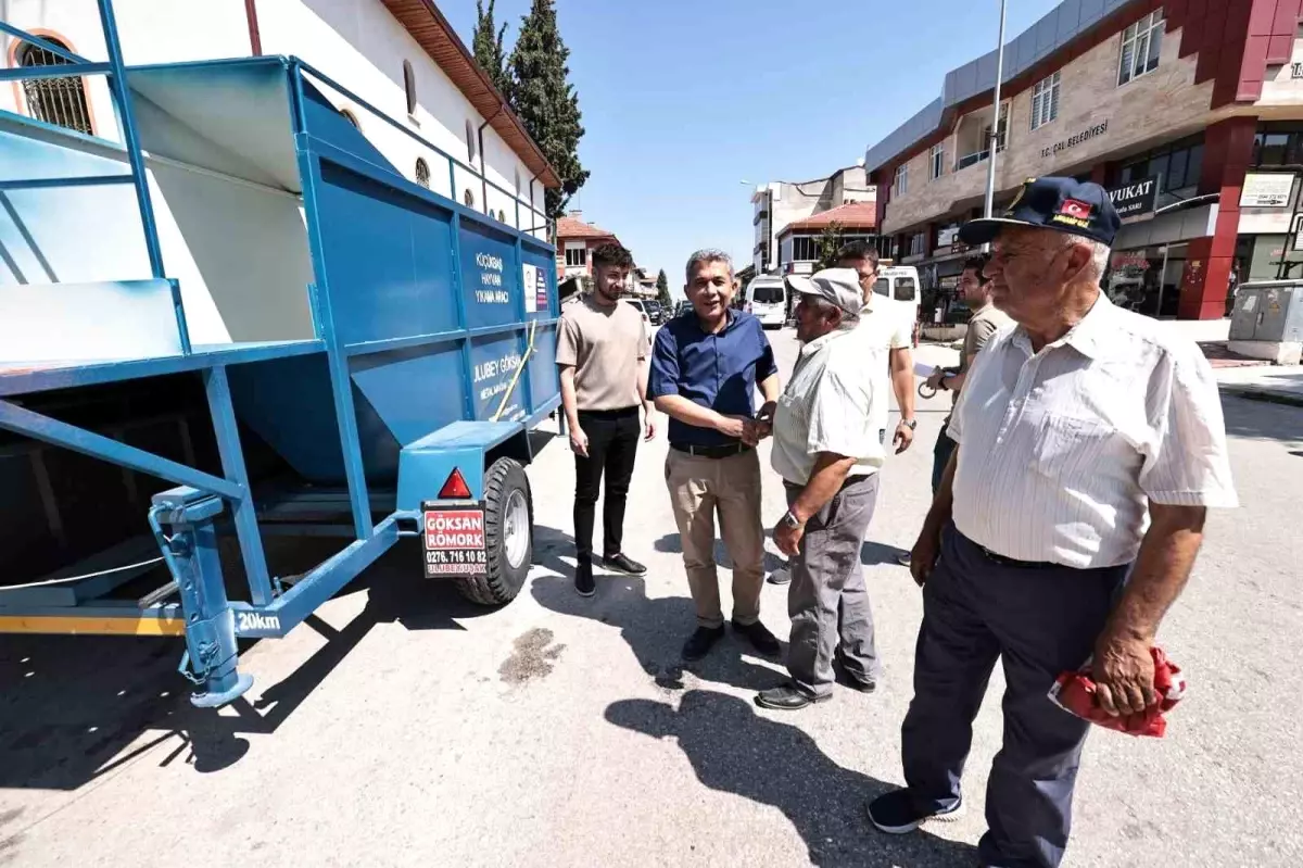 Denizli Büyükşehir Belediyesi Çiftçilere Makine Desteği Sağladı