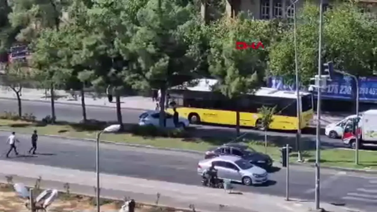 Diyarbakır\'da kavşakta trafik kazası: 1 yaralı