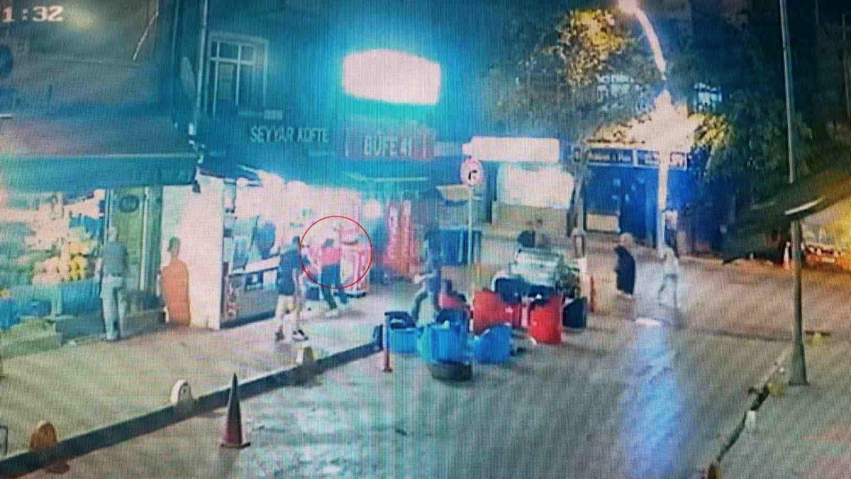 İzmit\'te köfteci dükkanı sahibi tabanca ile vuruldu