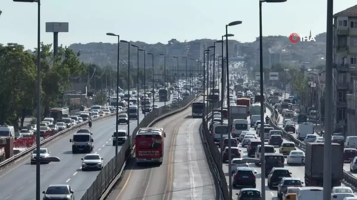 İstanbul E-5 Karayolunda Mega Trafik Kaosu