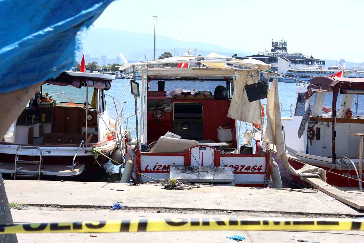 İzmir Karşıyaka\'da Teknede Kadın Cesedi Bulundu