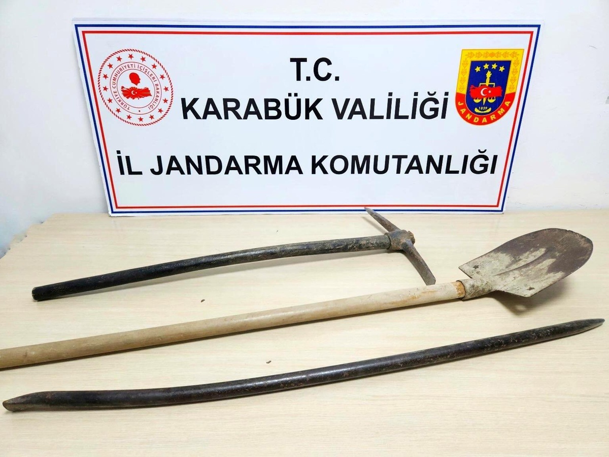 Karabük\'te Kaçak Kazı Yapan 2 Kişi Suçüstü Yakalandı