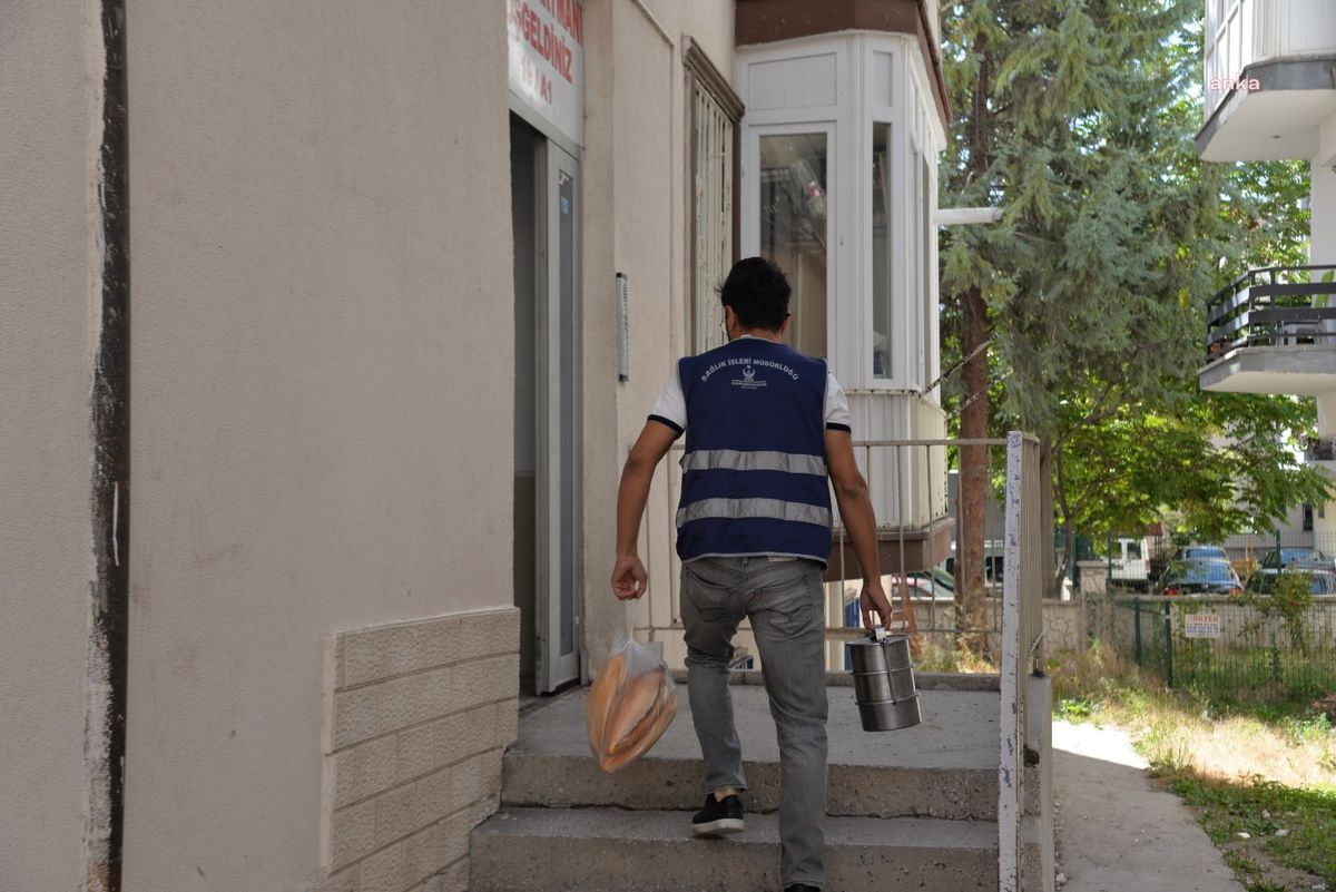 Kahramankazan Belediyesi İhtiyaç Sahiplerine Evde Yemek Hizmeti Sunuyor