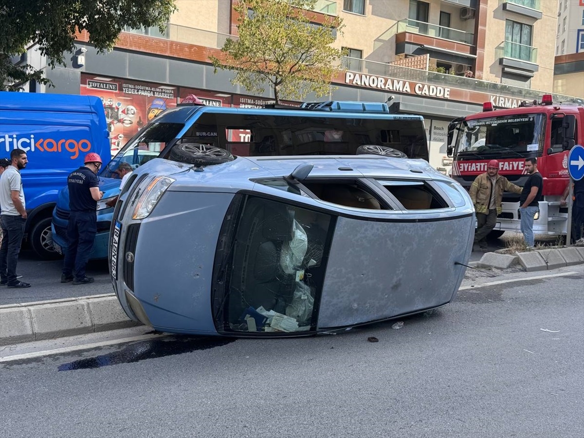 Kartal\'da Minibüs ve Otomobil Kazası: 1 Yaralı